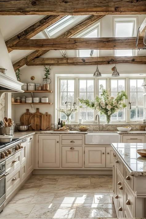 French Country Kitchen Designs, Country Kitchen Designs, European Farmhouse, Dream Life House, Country Kitchens, Farmhouse Kitchen Design, Rustic Farmhouse Kitchen, French Country Kitchen, Future House Ideas