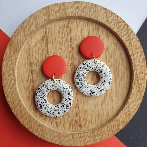 Clay Jewlrey, Clay Coasters, Earring Aesthetic, Polymer Clay Recipe, Fimo Earrings, Terracotta Jewellery Designs, Polymer Clay Embroidery, Clay Inspo, White Polymer Clay