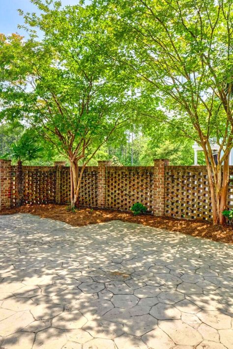 Privacy Brick Wall Ideas, Wall Brick Design Outdoor, Brick Fence Ideas Front Yard, Fence Around Patio, Brick Fence Ideas, Ranch Style Fence, Charleston Style Home, Brick Fences, Barbie Garden