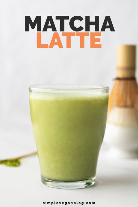 Matcha latte, a delicious and comforting drink, full of antioxidants. It only requires 3 simple ingredients and to make it you just need 10 minutes! #vegan #vegetarian #plantbased #matchalatte #drink Make Matcha, Starbucks Matcha, Bamboo Whisk, How To Make Matcha, Matcha Latte Recipe, Matcha Green Tea Latte, Matcha Tea Powder, Iced Matcha Latte, Matcha Drink