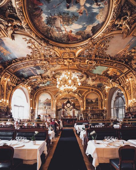 This Restaurant Inside a Parisian Train Station Feels Like a Luxury Railcar Le Train Bleu Paris, Restaurant Training, Architecture Art Nouveau, Interior Restaurant, Restaurants In Paris, France Aesthetic, Luxury Train, Restaurant Paris, Luxury Restaurant