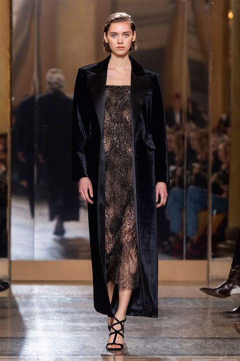 With the Fall Winter 2023.24 Collection, Ermanno Scervino is inspired by Ava Gardner's empowered femininity, beauty and glamour Rtw 2023, Naruto Cute, Ermanno Scervino, Winter 2023, Fall 2023, Fall Collections, 2024 Collection, Milan Fashion, Milan Fashion Week