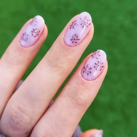 Chrome French Tip Nails With Flowers, Chrome Floral Nails, Chrome Nails With Flowers, Chrome Flower Nails, Pink Chrome Flower Nails, Chrome Blooming Gel Nails, Gold Chrome Flower Nails, Tequila Rose, Blue Chrome Nails