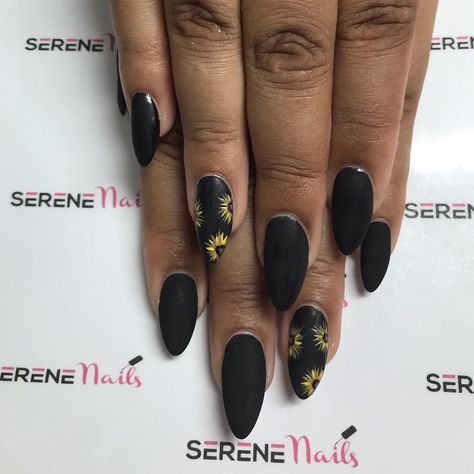 Black Nails With Yellow Flowers, Dark Sunflower Nails, Black And Sunflower Nails, Black Nails With Sunflower Design, Black Nails With Sunflower, Black Sunflower Nails, Sunflower Gel Nails, Pretty Fingernails, Sunflower Nails