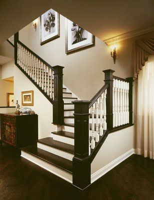 stairs with great architectural details Stair Rails, Stair Railings, Staircase Remodel, Stair Case, Hal Decor, Lan Can, Stairway To Heaven, House Stairs, Staircase Design