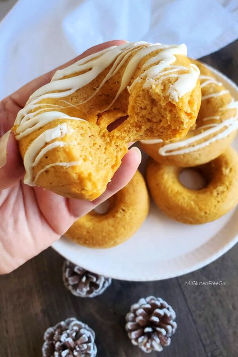 Gluten Free Pumpkin Donuts via @miglutenfreegal Pumpkin Doughnut Recipe, Grain Free Pumpkin Pie, Donuts Gluten Free, 3 Ingredient Pumpkin, Gf Cooking, Pumpkin Donuts Recipe, King Arthur Gluten Free, Gf Sweets, Gf Breakfast