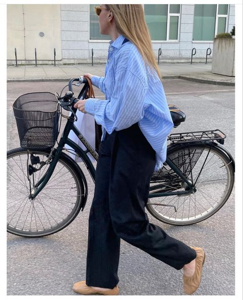 Blue Shirt Outfits Women, Blue Shirt Women Outfit, Blue Oversized Shirt, Linen Shirt Outfit, Oversized Shirt Outfit, Boyfriend Shirts, Blue Linen Shirt, Cuffed Sleeve, Casual Chic Outfit