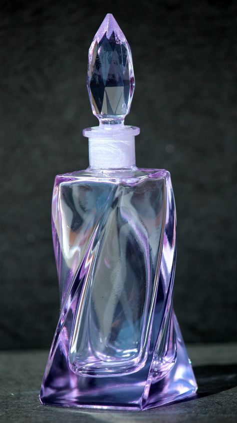 MERRY CHRISTMAS - EXOTIC TWIST BIG LIGHT VIOLET COLOUR BOTTLE Unique Bottles, Fall Perfume, Pretty Trinkets, Perfume Company, Homemade Perfume, Pretty Perfume, Vegan Perfume, Perfume Container, Bottle Collection