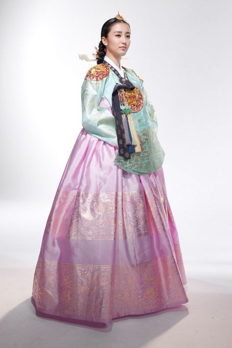 A Korean beauty wearing Hanbok, traditional dress. Description from pinterest.com. I searched for this on bing.com/images Royal Hanbok, Imperial Clothing, Hanbok Wedding Dress, Korean Traditional Dress Hanbok, Hanbok Wedding, Traditional Korean Clothing, Korean Traditional Clothing, Korean Traditional Dress, Modern Hanbok