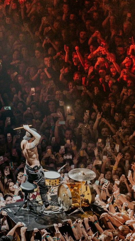 Tyler Y Josh, Drums Wallpaper, Where Did You Sleep Last Night, Rock Music Festival, Twenty One Pilots Wallpaper, Concert Crowd, Drums Art, Live Music Photography, Music Motivation