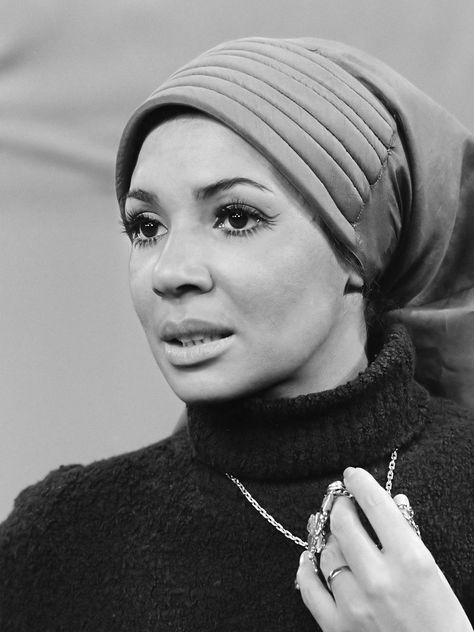 Shirley Bassey - Wikipedia Rita Coolidge, Shirley Bassey, Nancy Sinatra, Johnny Carson, Tom Jones, Sheryl Crow, Carnegie Hall, Famous Black, Louis Armstrong