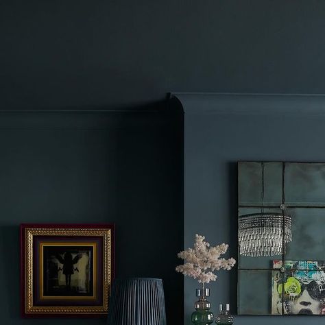 Emma Gurner on Instagram: "*Moody Blues* My colour of this week is dark blue. Associated with calmness and serenity this colour makes a great choice for living rooms, cinema rooms or bedrooms. It can provide a dramatic backdrop for furniture and fittings to pop against. So if you want to create an intimate and moody setting this is definitely a colour to consider 💙 📸 @anna.yanovski . . . #interiordesigner #colouroftheweek #colour #moodyblues #livingroomdecor #colourtherapy #interiorstyling #foldsinside" Dark Moody Blue Bedroom, Dark Moody Blue Paint, Midnight Blue Living Room, Moody Blue Living Room, Moody Blue Paint Colors, Dark Blue Room, Blue Paint Swatches, Blue Room Paint, Dark Blue Rooms