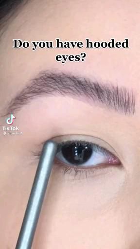 Eye Shadow For Partially Hooded Eyes, Hooded Eyelid Wedding Makeup, Eyeshadow Partially Hooded Eyes, Hooded Eyes Model, Makeup Looks For Brown Hooded Eyes, Eyeshadow Looks For Monolids, Elegant Hooded Eye Makeup, Prom Makeup For Hooded Eyelids, Hooded Eyelids Makeup Eye Shadows