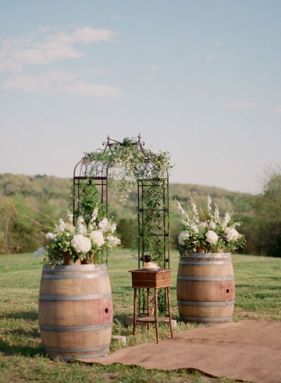 Gallery & Inspiration | Picture - 2231730 Black Metal Wedding, Wedding Arch Metal, Metal Arbor, Wedding Alters, Metal Wedding Arch, Wedding Arch Rustic, Metal Wedding, Garden Theme Wedding, Arch Decoration