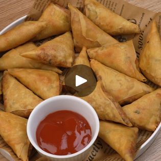 Samosa Snap, Potato Samosa, Aloo Samosa, Rose Coloring, Rose Coloring Pages, Samosa, Food Network, Food Network Recipes, Gravy