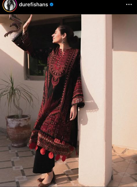 Pakistani Fashion Casual, Stylish Short Dresses, Desi Fashion Casual, Pakistani Dresses Casual, Pakistani Fancy Dresses, Chique Outfits, Beautiful Pakistani Dresses, Modest Dresses Casual, Bridal Dress Fashion