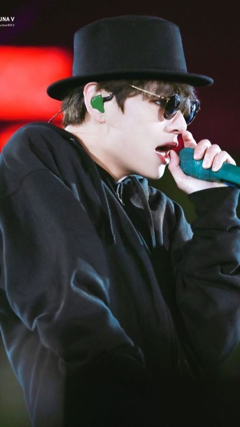 V In Glasses, Glasses Wallpaper, Nuna V, V Bts Wallpaper, Kpop Gifs, Kim Taehyung Wallpaper, Bts Members, Daegu, V Taehyung