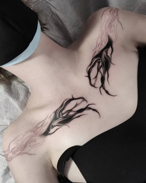 Collarbone Tattoo Goth, Clavicle Tattoo, Barbed Wire Tattoos, Tattoo 2022, Good Tattoos, Watercolor Tattoo Ideas, Chest Tattoo Ideas, Bone Tattoo, Bone Tattoos