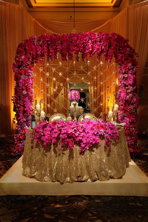 Pink Quinceanera Decorations, Quince Decorations Ideas, Hot Pink Decor, Fuschia Wedding, Quince Decor, Brides Table, Quince Themes, Quinceanera Pink, Pink Sweet 16