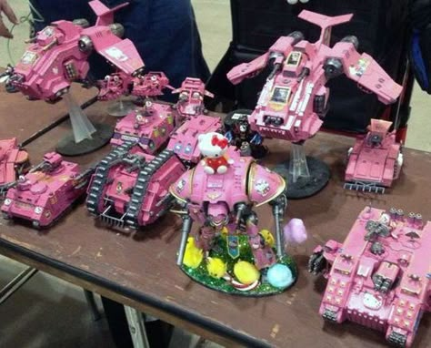 Pink Warhammer, Warhammer 40000 Miniatures, Hello Kitty Space, Bloxburg Bedroom Ideas, Warhammer 40k Tabletop, Bloxburg Bedroom, Warhammer Armies, Warhammer Painting, Nerd Games