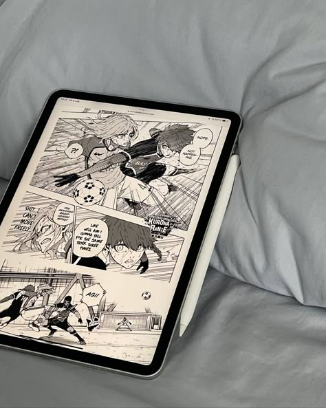 Anime Writer Aesthetic, Manga Photos Aesthetic, Ipad Book Aesthetic, Ipad Art Aesthetic, Manga Ipad Wallpaper, Manga Artist Aesthetic, Reading Manhwa Aesthetic, Ipad Drawing Aesthetic, Ipad Reading Aesthetic