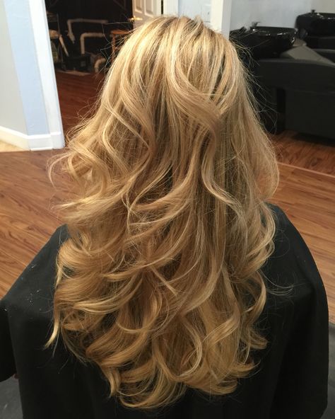 Large Curls Long Hair, Soulmate Sketch, Find Your Soulmate, Blonde Hair Inspiration, Blowout Hair, Blonde Hair Looks, Hair Stylies, Penteado Cabelo Curto, Soul Mate