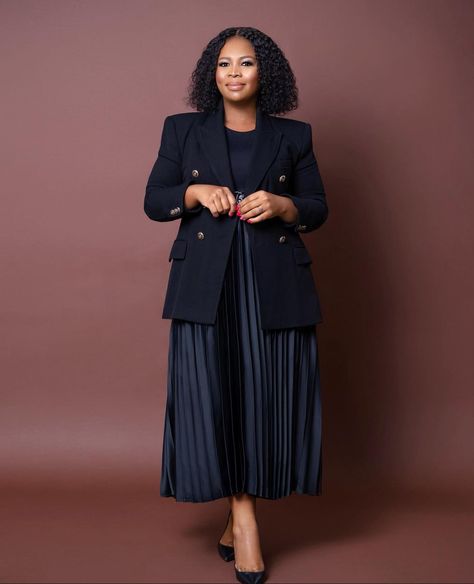 Lawyer Outfit Black Women, Plus Size Corporate, Style A Pleated Skirt, Corporate Outfits For Women, Office Wear Women Work Outfits, Corporate Attire Women, Women In The Workplace, Fashionable Work Outfit, Elegant Outfit Classy