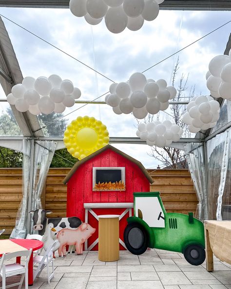 Funshine for a farm-tastic birthday! 🌞🎈 Our balloon sun brightens up this charming farm-themed celebration, adding a cheerful touch to the setup. Event Planner @andreachangpr Backdrop @thepetiteparty Balloons @myblushpeony #farmbirthdayparty #balloondecor #sunshine #themeparty #birthdayfun #torontoballoons #gtaballoons #gtaballoonsdelivery #kleinburgballoons #mississaugaballoons #northyorkballoons #mississaugamoms #torontomoms #richmondhillmoms #balloonsun Toronto balloons, gta balloo... Farm Birthday Balloons, Farm Balloon Garland, Balloon Sun, Sun Balloon, Balloon Bunches, Farm Backdrop, Engagement Balloons, Farm Themed Party, Farm Animals Birthday Party