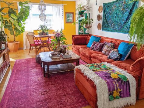 Hippie Apartment Aesthetic, Hippie Apartment, Red Sofa Living Room, Red Couch Living Room, Red Living Room Decor, Red Couch, Bohemian Living Rooms, Living Room Red, Colourful Living Room