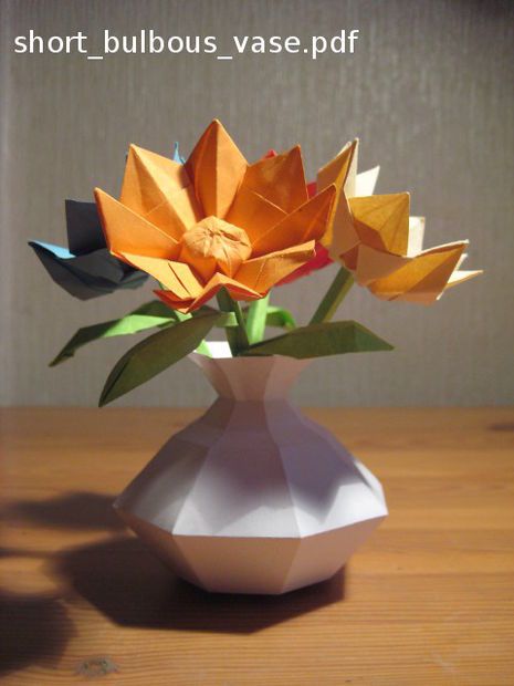 How to Make a Paper Vase Without Curves Ceramic Origami, Color Wheel Project, Origami Box Easy, Origami Vase, Origami Tree, Origami Bouquet, Paper Flower Vase, Origami Flowers Tutorial, Vases Decor Ideas