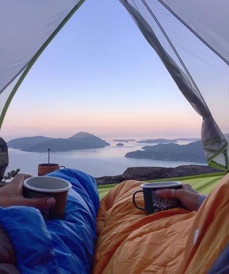 Couple Travel Goals, Best Friend Travel, Friends Traveling, Friend Travel, Zelt Camping, Traveling Together, Goals Couple, Camping Aesthetic, Hiking Pictures