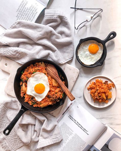 Kimchi Fried Rice (Bokkeumbap) » Mai Cookbook Bbq Night, Korean Kimchi, Kimchi Fried Rice, Gluten Free Chili, Chili Paste, Korean Bbq, Rice Bowls, Kimchi, Fried Rice