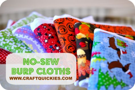 No-Sew Burp Cloths from Craft Quickies - I love how the fabrics are all holiday-themed!  Great gender neutral gift! Homemade Burp Cloths, No Sew Baby, Kids Clothes Diy, Sew Baby, Handmade Baby Shower Gift, Sewing To Sell, Burp Rags, Diy Baby Shower Gifts, Diy Baby Gifts