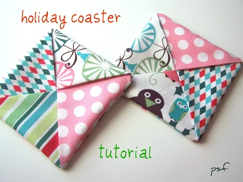 Holiday coaster tutorial (updated)-last min holiday gifts Coaster Tutorial, Holiday Hand Towels, Holiday Coasters, Quilted Coasters, Mug Rug Patterns, Fabric Coasters, Diy Coasters, Small Sewing Projects, Diy Couture