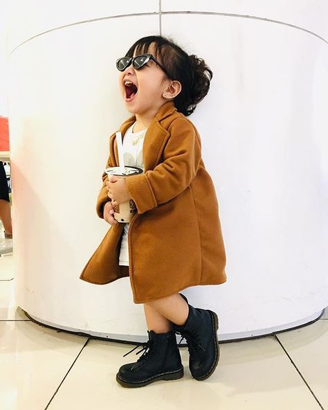 Dr. Martens no Instagram: “Our 1460, made smaller for the little rebels in your life.” Toddler Doc Martens Outfits, Outfits With Dr Martens, Doc Martens Outfits, Dr Martens Outfit, Doc Martens Outfit, Mini Outfit, Baby Closet