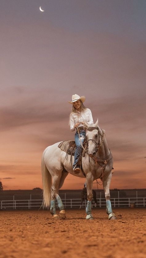 Buckle Bunnies, Equine Photography Poses, Cowgirl Photography, Buckle Bunny, Cowgirl Pictures, Cute Horse Pictures, Western Photography, Cowgirl And Horse, Bull Riders