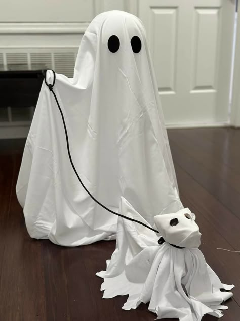 Halloween Decorations Easy Outdoor, Ghost Outdoor Halloween Decorations, Silly Halloween Decorations, Haloween Decoracion Diy Yard, Outside Decorations For Halloween, Cute Diy Halloween Decorations Easy, Halloween Corner Decor, Diy Big Halloween Decorations, Halloween Crafts Outdoor