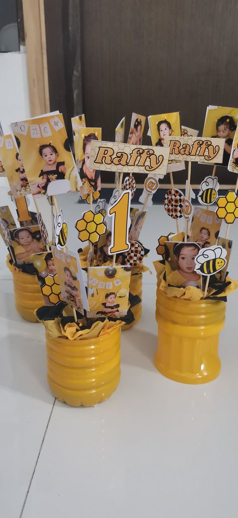 Bee themed table centerpiece Bees Centerpieces, First Bee Day Table Decor, Bumble Bee Centerpiece Ideas, Bee Centerpiece Ideas, First Birthday Centerpieces, Bee Cake, Bee Birthday Party, Bee Cakes, Birthday Table Decorations