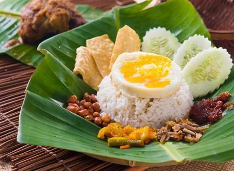 10 Healthy Breakfast Ideas from Around the World | Eat This Not That Breakfast Around The World, Menu Sarapan Sehat, Travelling Ideas, Overnight Oat, Nasi Lemak, Malaysian Food, High Protein Breakfast, Idee Pasto Sano, Dog Recipes