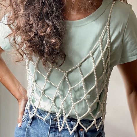 Pearl Body Chain, Beads Clothes, Beaded Crop Top, Cutout Tank Top, Diy Vetement, Body Chains, Chain Top, Beaded Top, Looks Chic