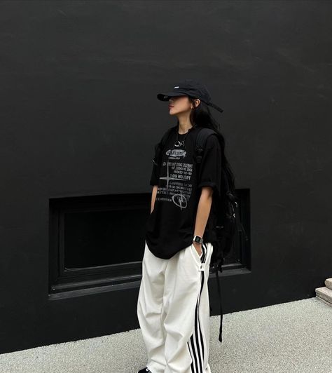 Tomboy Outfit Ideas Summer, Black Baggy Clothes, Boyish Outfits Tomboys, Edgy Tomboy Fashion, Tomboy Fashion Summer, Casual Tomboy Outfits, Tomboyish Outfits, Tomboy Outfit Ideas, Boyish Outfits