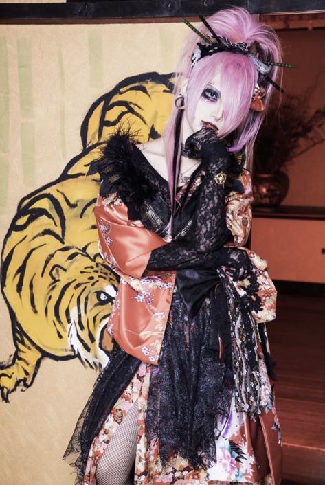 Visual Kei Fashion Outfits, Angura Kei Fashion, Angura Kei, Visual Kei Aesthetic, Vkei Fashion, Visual Kei Outfits, Visual Kei Makeup, Visual Kei Fashion, Street Goth