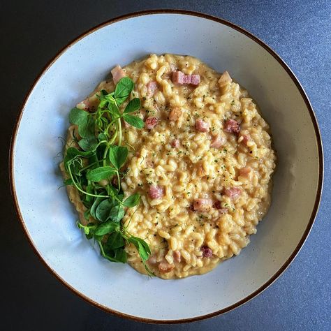 Risotto Carbonara Recipe, Carbonara Risotto, Risotto Carbonara, Classic Carbonara, Creamy Risotto, Risotto Rice, Carbonara Recipe, Meals Recipes, Health Dinner