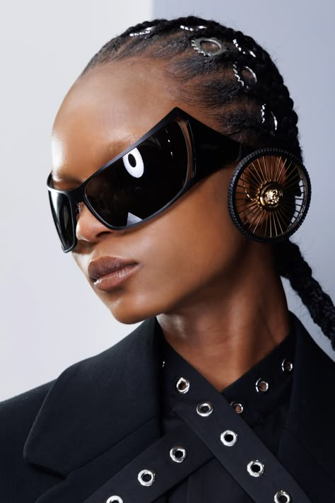 Off-White Fall 2023 Ready-to-Wear Collection | Vogue Eyewear Fashion 2023, Off White Fall 2023, High Fashion Glasses, High Fashion Sunglasses, Futuristic White Sunglasses With Tinted Lenses, Futuristic Sunglasses Aesthetic, Off White Sunglasses, Sunglasses Futuristic, Futuristic Anti-reflective Sunglasses For Streetwear