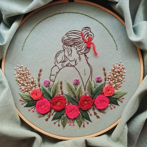 Mother child based on embroidery hoop 💖 . . Decorate your wall with motherchild embroidery hoop 🌸💫 Customisation available in your mindset.. Dm us for order 🎁 . . #motherhood #memorybyembroidery #motherhoodmoments #memorykeeping Family Embroidery Design, Mom Embroidery Ideas, Hoop Embroidery Ideas, Embroidery For Mom, Mother Embroidery, Mother Son Love, Hoop Crafts, Hoop Art Wall, Embroidery Accessories