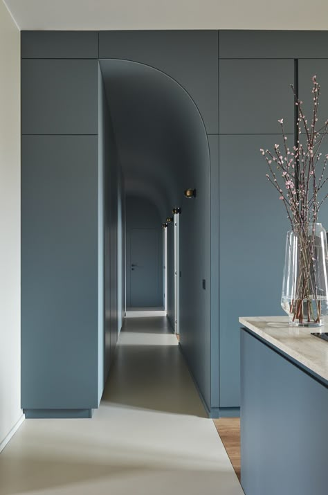 Half Arch, Milan Apartment, Corridor Design, Hallway Design, Apartment Projects, Curve Design, Design Del Prodotto, Flooring Options, Design Milk