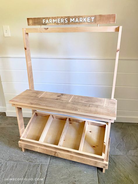 Mini Farmers Market Stand, Farmers Market Stand Diy, Farmers Market Play, Wooden Farmers Market Stand, Pallet Vegetable Stand, Diy Veggie Stand, Kids Farmers Market Ideas, Diy Kids Market Stand, Diy Check Out Stand