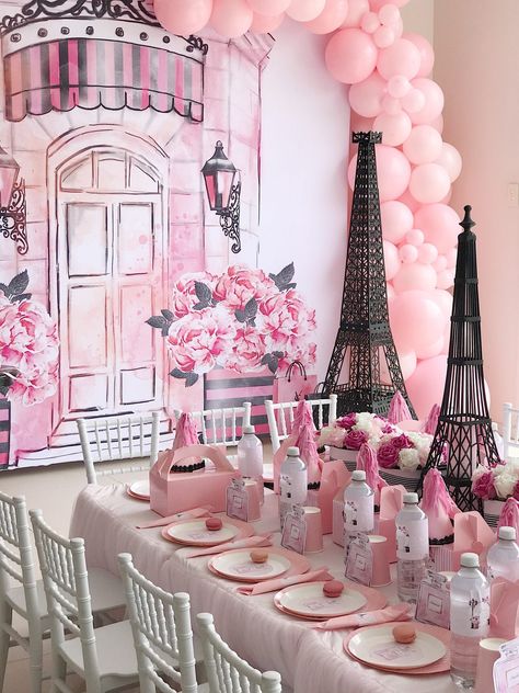 Paris Party Decorations, Parisian Birthday Party, Paris Themed Birthday Party, Enchanted Party, Parisian Party, Paris Birthday Parties, Paris Theme Party, Paris Birthday, Paris Decor