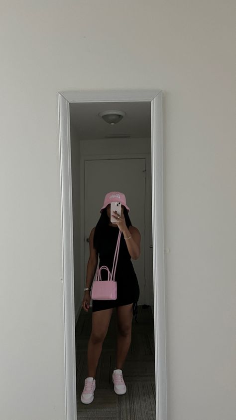 Telfar Outfit, Bubblegum Pink Telfar Bag, Barbie Bucket Hat Bubblegum Pink Telfar Bag Outfit, Bucket Hat Outfit Plus Size, Pink Telfar Outfit, Pink Telfar Bag Outfit, Pink Bucket Hat Outfit, Bucket Hat Outfit Summer, Telfar Outfit, Pink Telfar Bag, Pink Hat Outfit