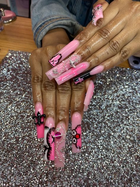 Kaws Charms Nails, Halloween Kaws Nails, Pink Kaws Nails, Kaws Acrylic Nails, Kaws Nails, Junk Nails, Acrylic Toes, Pretty Ear Piercings, Nails Now